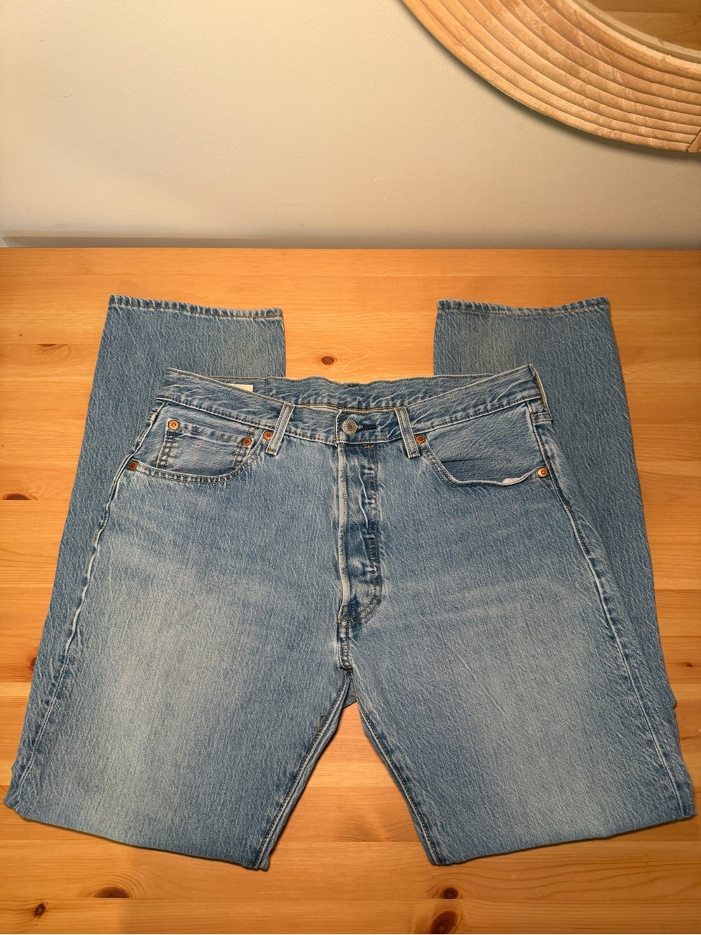 Levi's 501 Original Fit Jeans Light Wash Denim Button Fly Men's Size 33x32